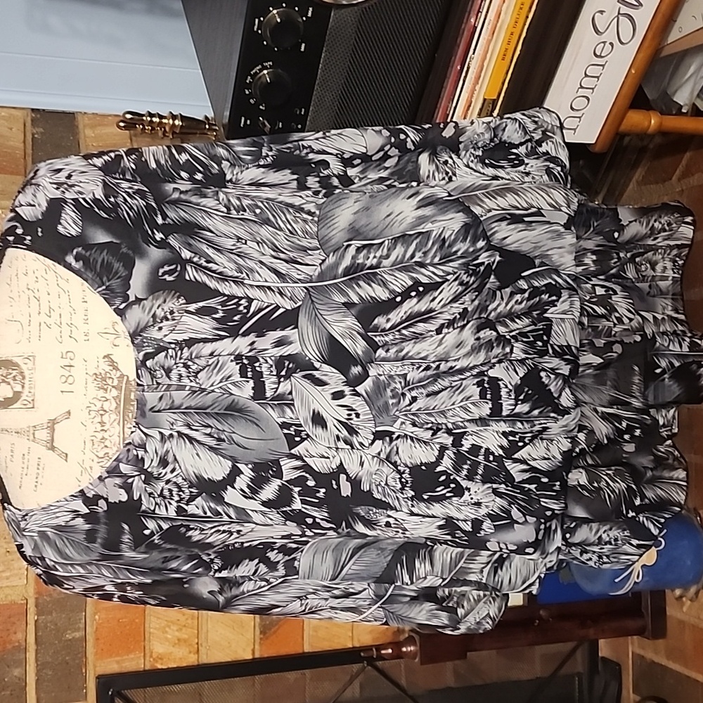 ✨5/$8✨ LILLY LOU Dressy Top B3